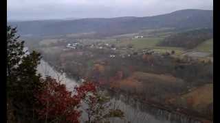preview picture of video 'Wyalusing rocks overlooking the Susquehanna River along route 6 in PA'