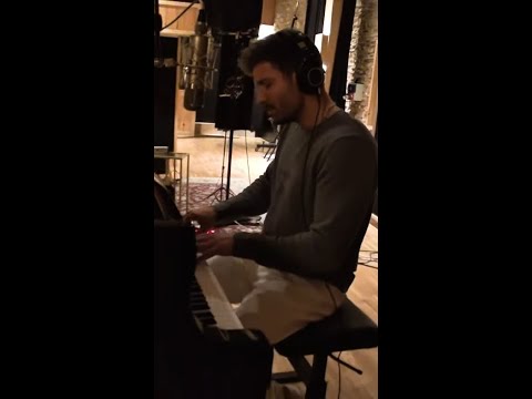 Videoclip de KM0 (Versión piano y voz) — Pablo Alboran