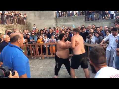 La CORSA a PIEDI NUDI e la LOTTA GRECO - ROMANA di SALVITELLE ♥