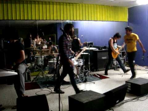 The Requested - Optimus Prime Needs a Serious Shave [LIVE 7.23.2010]