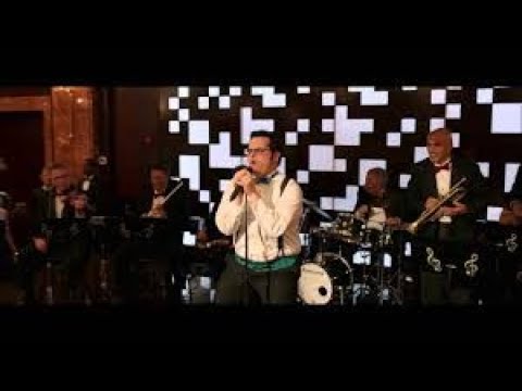 Josh Gad Singing '' Everybody Wants To Rule The World ''