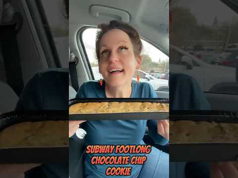 Dietitian reviews the Subway FOOTLONG chocolate chip cookie