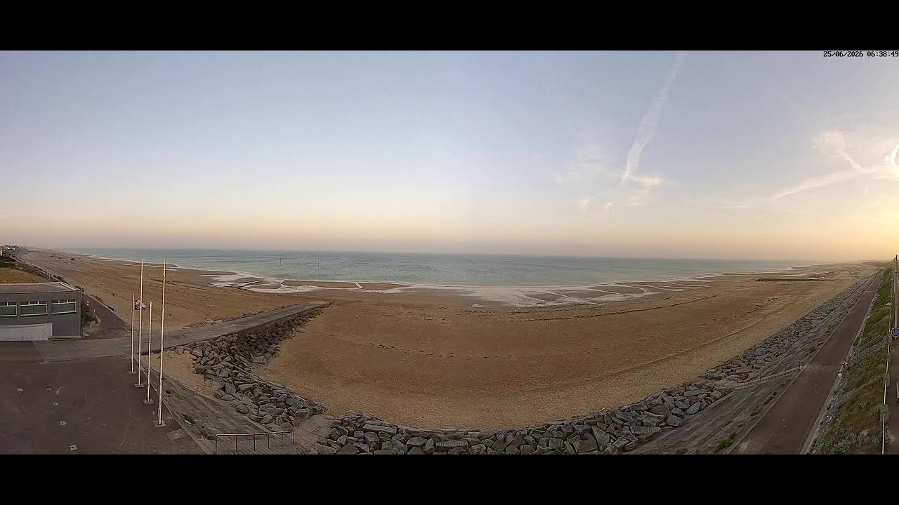 Live webcam view of Pirou-Plage Tidal Beach Panorama