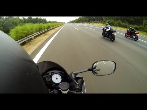 Kawasaki Ninja ZX-6R vs Yamaha R6 vs Honda CBR 600 RR - Acceleration [1080p]