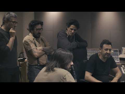 La Vela Puerca - Menos Mal (video oficial)