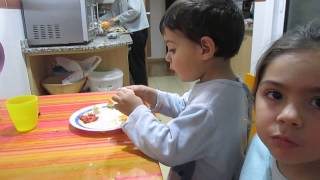 Comiendo huevos