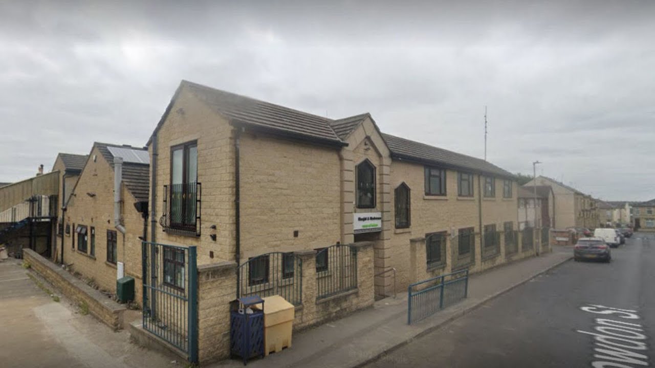 Snowden Street Masjid In Batley Yorkshire 🇬🇧 - Confirms They Have To Sometimes Summon Satan For HELP