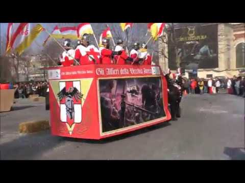 Gli Alfieri Della Vecchia Ivrea carro da getto - Carnevale Ivrea 2017