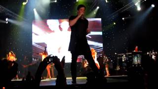 Sakis Rouvas - Ola Giro Sou Girizoun (live) HD