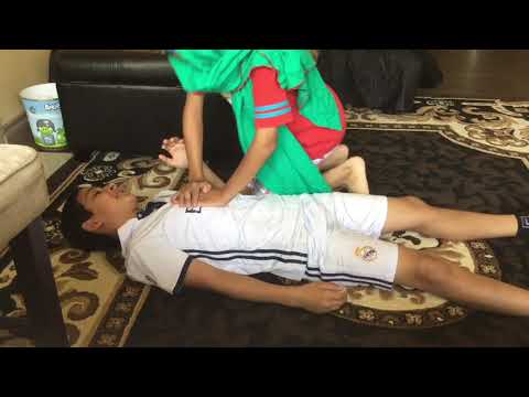 GRINDING WITH MY MOM?! Vlogmas Day 17 ▶10:21