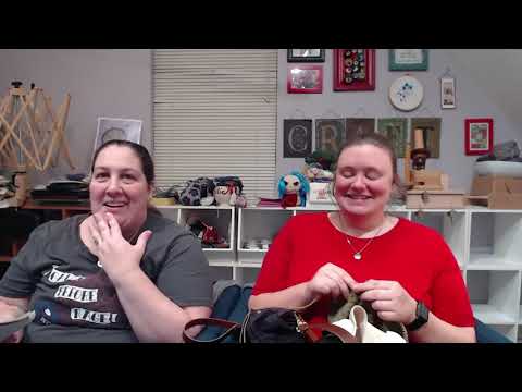 TheKnitGirllls Ep554 - Happily Moving Along