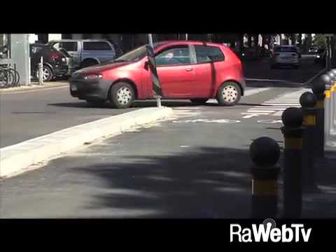 Ancora polemiche sul "cordolo della discordia" in via Nullo Baldini 12 10 2015