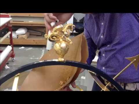 Vergulden van Zonnewijzer met bladgoud door Erik Winkler Gilding a Sundial with goldleaf