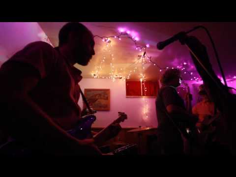 The Cold Shoulders – Dusty Waves (The Lone Surfer)