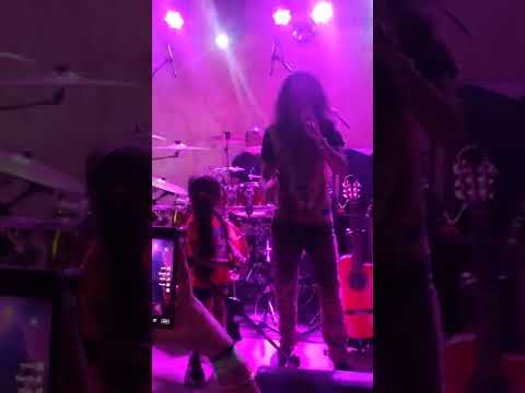 දඹුලු ගලේ (Dambulu Gale) - Chithral Somapala with Gypsies