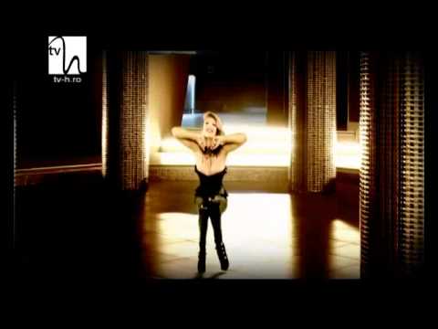 Alyanna Lu şi look-ul ei de inspiraţie japoneză