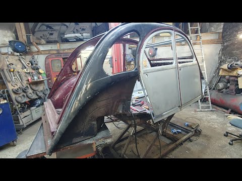Thumbnail for Lekker bezig met de 2cv restauratie en de Iveco by Iveco