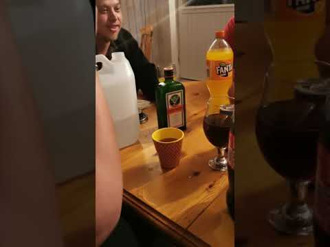 Slusken bjuder kapten på party drink