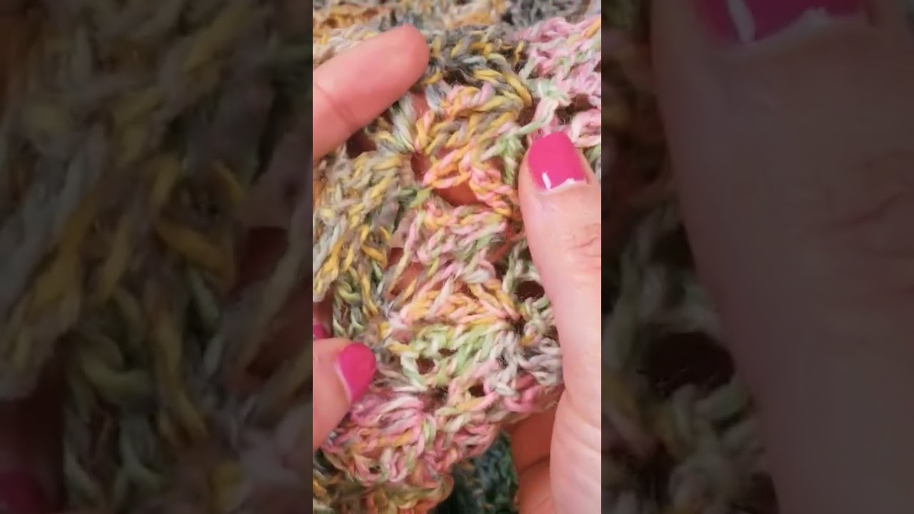 かぎ針編み | 4つのポケット付き三角ショール | 長編み模様 | 春のアイデア