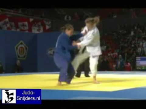 Judo 2009 Tbilisi: Karakas (HUN) - Julia Bezko (EST) [-57kg].