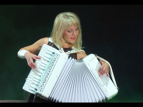 Самые красивые аккордеонистки России - дуэт"ЛюбАня" Смуглянка