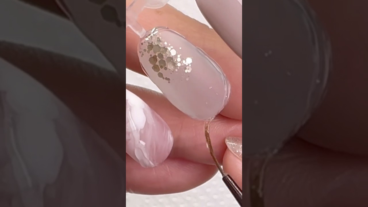 ピンクっぽいけど可愛過ぎない春ネイル🌷✨#nails #nailart #naildesign #セルフネイル #ネイル #simplenails #100均