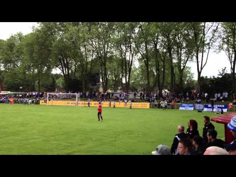 MSV - DSV 1900 Duisburgfans feuern ihre Mannschaft an