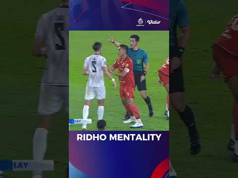 Rizky Ridho menunjukkan sikap tegas ketika pemain Madura United berusaha mengusik Gustavo Almeida 🫡