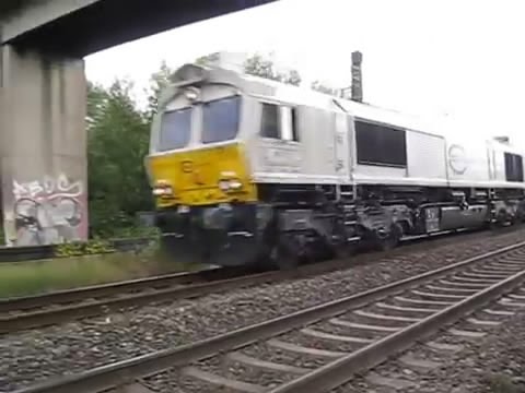 BR 247 mit Güterzug im Ruhrgebiet Class 66 (77) Euro Cargo Rail Diesellok