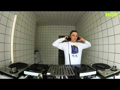 aufnahme + wiedergabe Showcase - MELANIA . / July 16 / 7pm-8pm