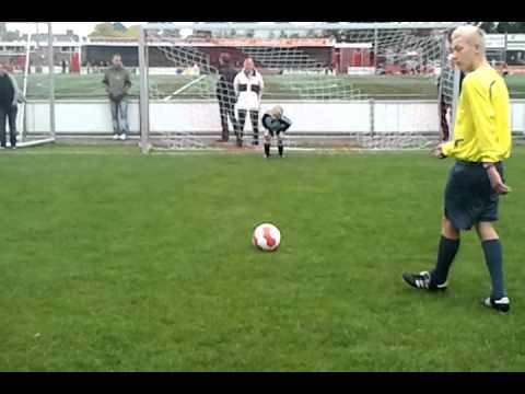 Ilias Mourabitti neemt penalty Sparta Enschede