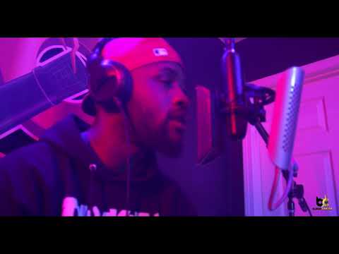 Black Cartel Presents: King Kobi “Phase” (Live Performance) | Mic In A Box