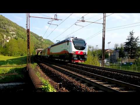IL SALUTO DELLA E.402B-165 CON THELLO' IN TRANSITO A RIGOROSO.(AL) 15 - 4 - 2017