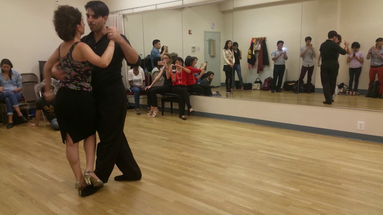 Argentine tango class - Florencia Borgnia & Marcos Pereira: Turning in small spaces with quebradas