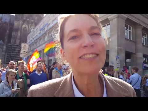 SPD-MdB Scho-Antwerpes blockiert mit Antifa #BusderMeinungsfreiheit