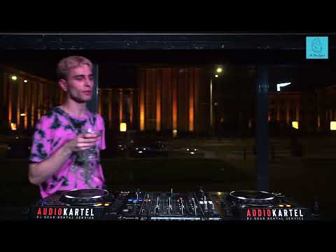 The Blue Oyster: DJ Śmiechawa / 05.05 / 20 - 21