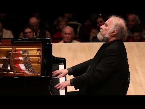 Radu Lupu - Robert Schumann - Piano Sonata No. 1 in F Sharp Minor, Op. 11