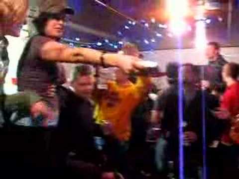 Drunks singing Don't Look Back in Anger