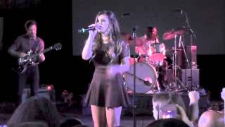 Jacquie Lee performing her original "Right Love" at the Concert to Benefit Union Beach
