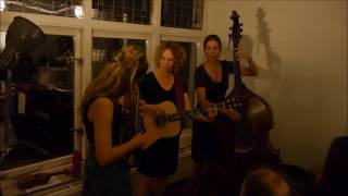 Ol&#39; Cook Pot ( Shawn Byrne and Chuck McCarthy ) covering &#39;The Duhks&#39;