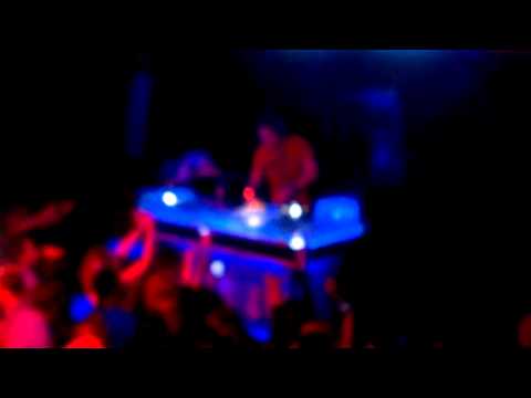 Darude mixing "Sandstorm" with The Prodigy "Thunder" @ Dallas Lizard Lounge 1/13/2013