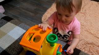 1 year old baby. We play with the puzzle. DEVELOPING TOYS for