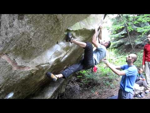 Sihla bouldering Absinth 7B Tudor Vartic