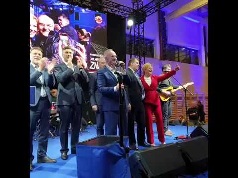 Mate Bulić zapjevao Thompsonovu pjesmu sa Kolindom Grabar Kitarović