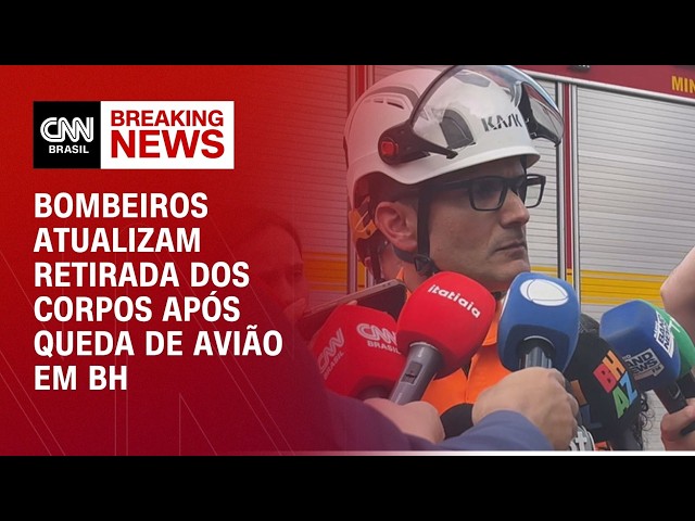 Bombeiros aguardam para fazer retirada dos corpos após queda de avião | BASTIDORES CNN