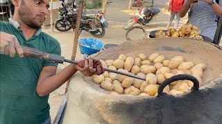 Vendor Cooks Potato in Sand in a Huge Tandoor | Most Amazing Indian Street Food