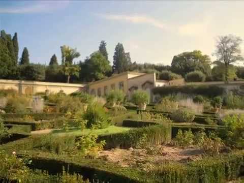 Colors of autumn in Villa Medicea di Castello / Florence Italy