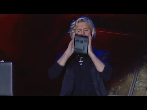 A Magic Christmas Dinner at Raffles Hotel with Joe Labero