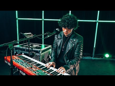 Radioactive - Imagine Dragons (live cover by Marnix Emanuel on 3FM)