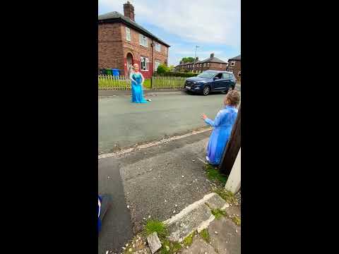 Surprise Elsa lockdown birthday visit